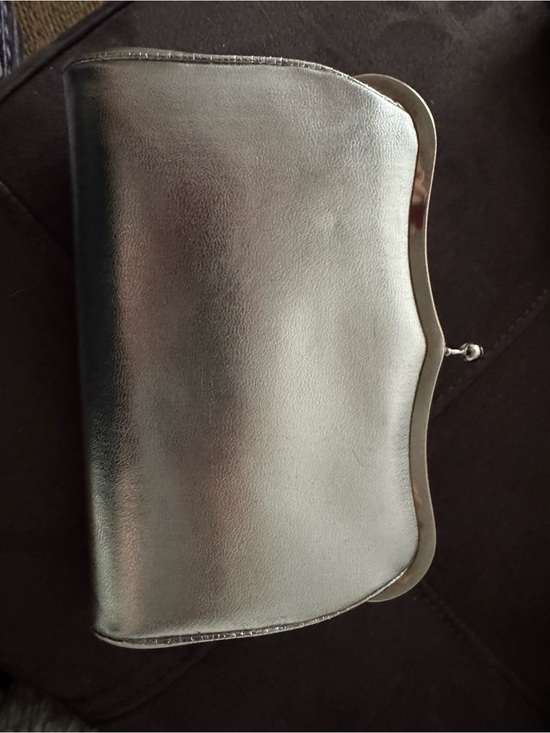 Source Unknown Handbags - Ande Silver Metallic Kiss-Lock Clutch
